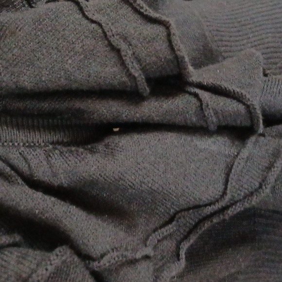 XOXO RUFFLE CARDIGAN - Picture 2 of 7